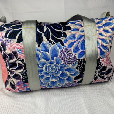 Showy flower duffel bag